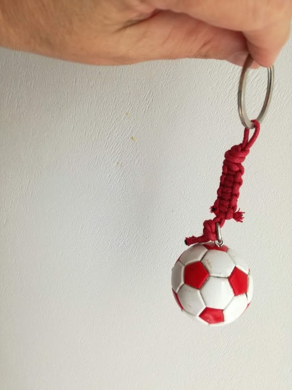 Porte-clés de football, ballon de football rouge et blanc, porte-clés de  ballon Olympiakos, porte-clés de ballon de football rouge blanc, cadeau  homme, cadeau déquipe de football pour enfants -  France
