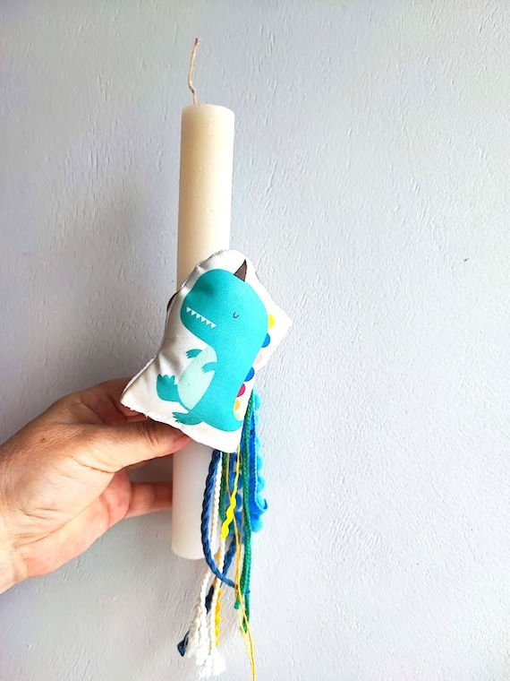 Dino Easter candle, short Easter candle with dinosaur plush, off white Easter candle for kids with cute, dionosaur softie pompons