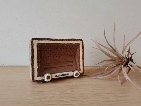 Ceramic radio miniature, ceramic radio art object, stoneware clay radio figurine, retro ceramic decorative radio set with porcelain details