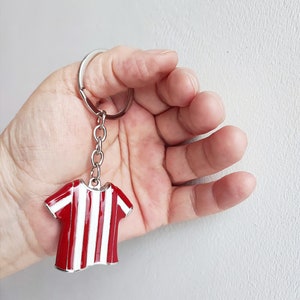 Red white jersey, football jersey key chain, alloy and enamel soccer jersey key ring, μεταλλικο μπρελοκ Ολυμπιακός image 8