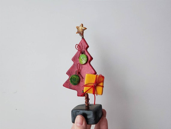Red Chistmas tree sculpture, Xmas fir tree with green balls and sparkling star on top, ceramic green Christmas tree miniature on brown base