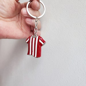 Red white jersey, football jersey key chain, alloy and enamel soccer jersey key ring, μεταλλικο μπρελοκ Ολυμπιακός image 9