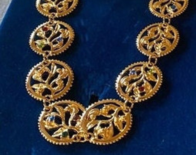 Jackie Kennedy Gold Necklace - Round Links with Flower Design and Stones - 435