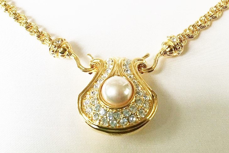 Nolan miller 2024 pearl necklace