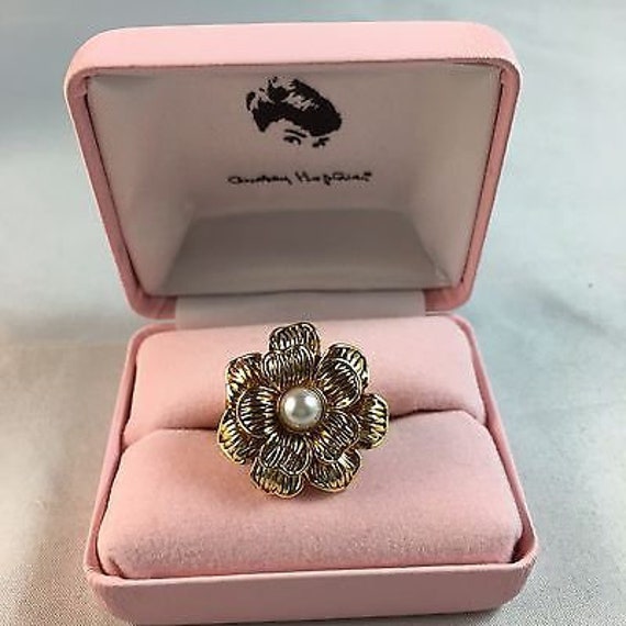 Audrey Hepburn Ring - Gold Flower with Pearl Cente