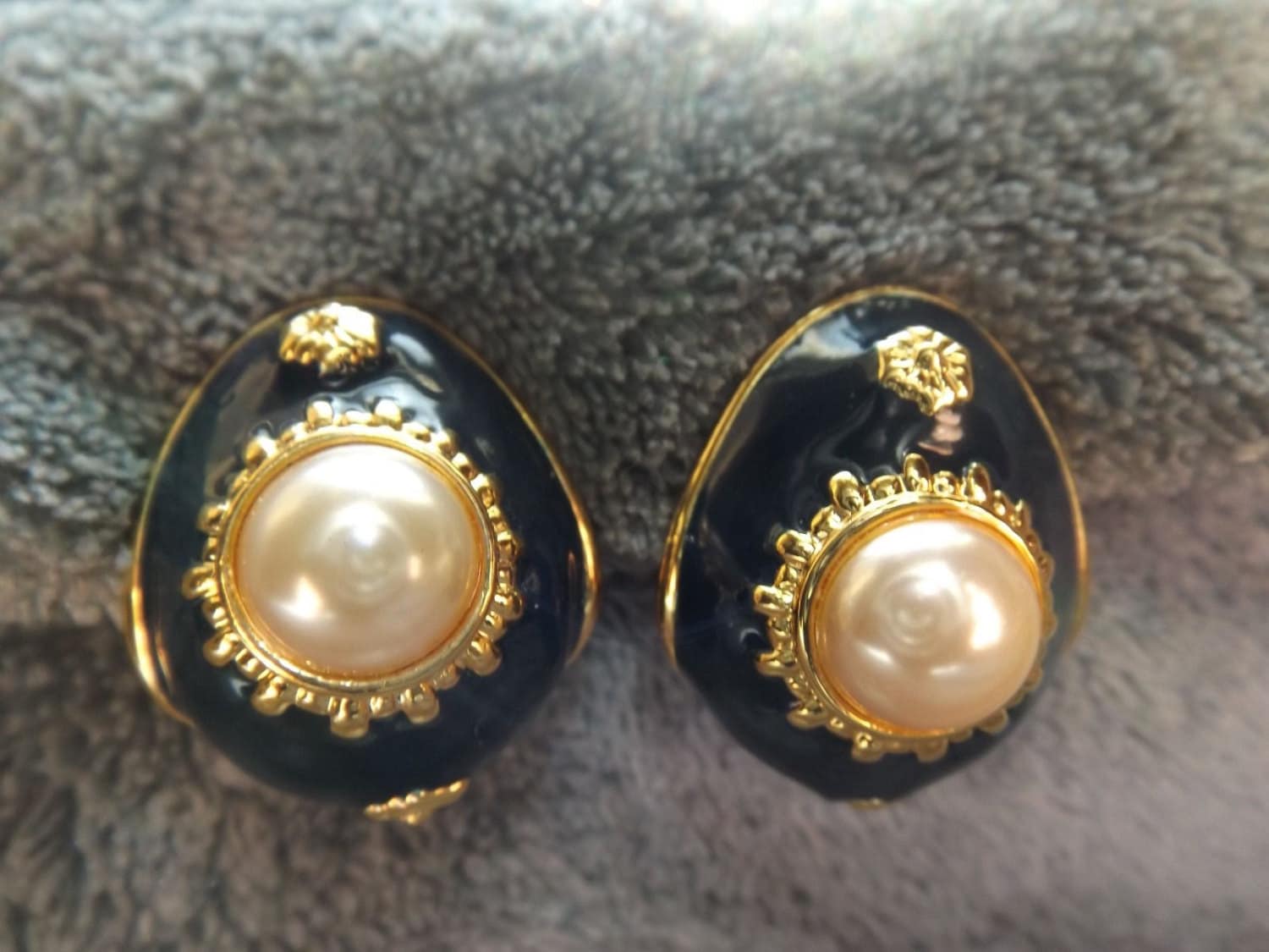 Joan Rivers Clip On Earrings Navy Blue with Pearl Centers and