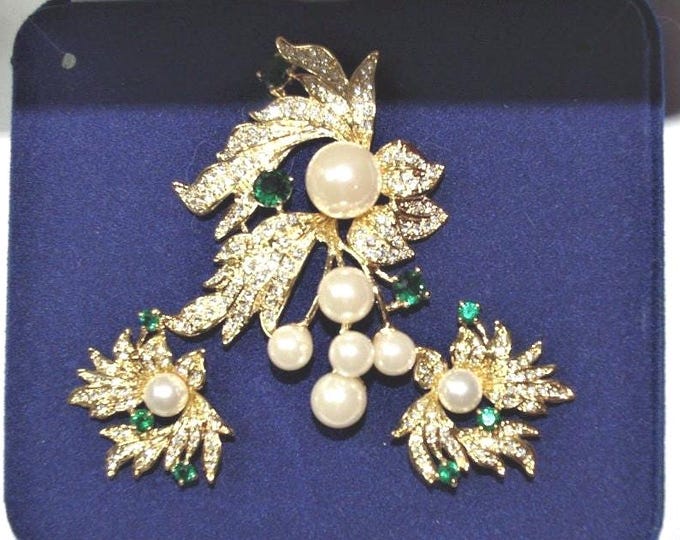 Jackie Kennedy Pearl JEWELRY SET JBK Emerald and Pearl Jewelry Set Brooch and Earrings by Camrose Gift for Her Anniversary or Gift for Wife