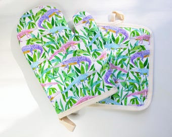 Watercolor Alligator Oven Mitt and Pot Holder Set