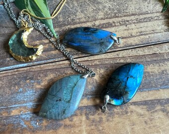Collana con ciondolo a forma di foglia in labradorite - Cristalli, Gioielli