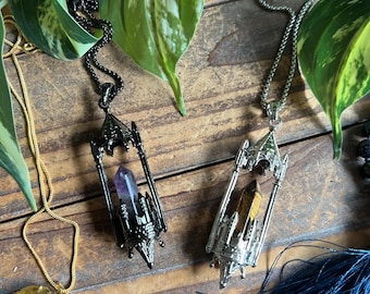 Collana con ciondolo a forma di castello gotico e punta di cristallo - Ametista, Occhio di tigre, Gioielli, Ciondolo