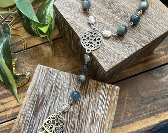 Rosario in cianite blu fatto a mano – Dedicato al Signore Krishna, con ciondolo Hamsa (mala da tasca)
