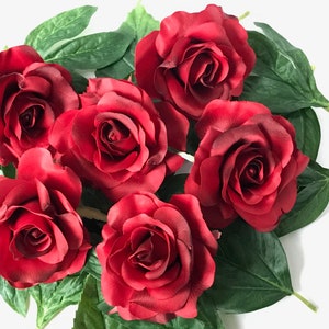 Broche y pinza para el cabello con flor de rosa roja artificial de 4,5"