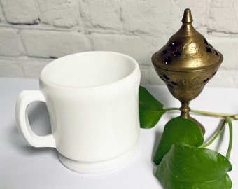 Tazza di vetro al latte vintage
