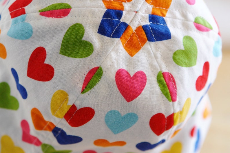 Heart Print Baby Sun Hat - Reversible Denim Toddler Hat, Made to Order imagem 3