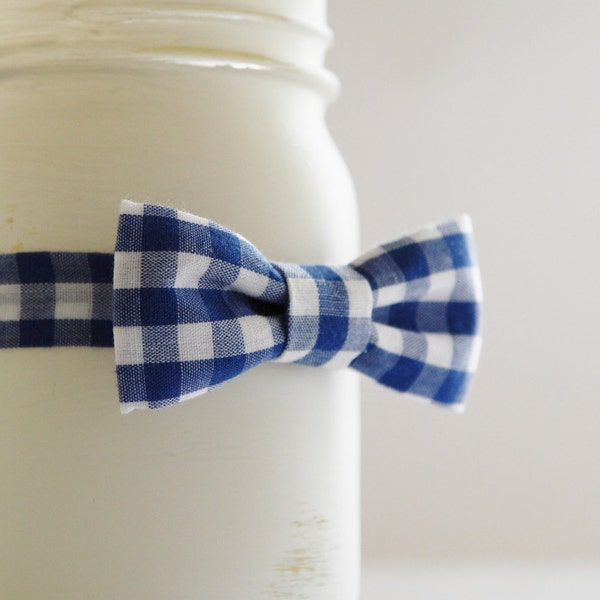 Navy baby bow tie, navy gingham infant bowtie, navy newborn bow tie, newborn boy dress up bow tie  - made to order