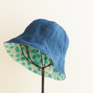 Chapeau de soleil pour bébé, chapeau d'été pour bébé, chapeau de soleil neutre à pois bleu aqua, chapeau d'été réversible, chapeau d'été pour tout-petit sur commande image 4