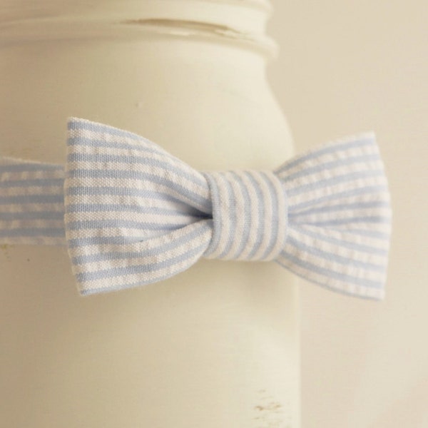Blue seersucker infant bow tie, baby boy bowtie, baby ties for spring photo prop, baby boys ties for summer, kids bowtie - made to order
