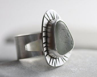 Eleganter englischer Seeglas Ring, Sterling Silber, Größe 8, beruhigender Meeresschaum grün Farbe