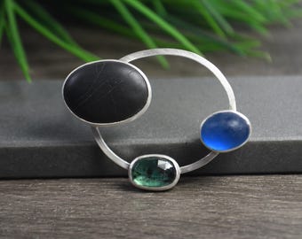 Broche en pierre, pierres précieuses et verre de mer, argent sterling, design à thème moderne, unique en son genre
