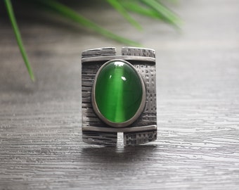 Cat's Eye Quartz Ring, Size 8, Electric Green Color, Sterling Silver, Oxidized Details, One Of A Kind Statement Ring