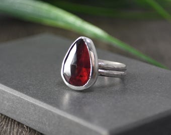 Sterlingzilveren peer-granaatring - handgemaakte ambachtelijke sieraden, maat 5