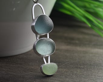 Pendentif triple galet de verre de la mer anglaise : collier en argent sterling, métal recyclé
