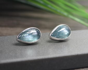 Boucles d'oreilles Paraiba en cyanite, soutenues par un poteau, couleur bleu glacier, argent fin, boucles d'oreilles en pierres précieuses