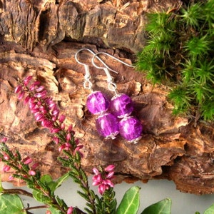 Fuchsia beaded earrings image 3