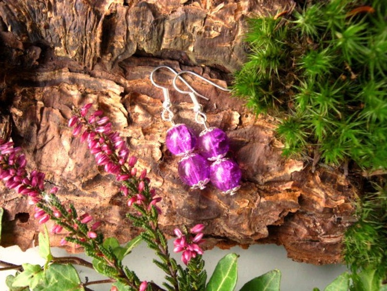 Fuchsia beaded earrings image 3