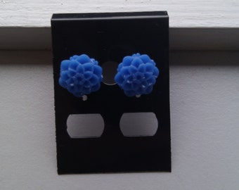 Blue flower stud earrings