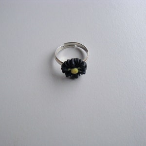 Black flower ring