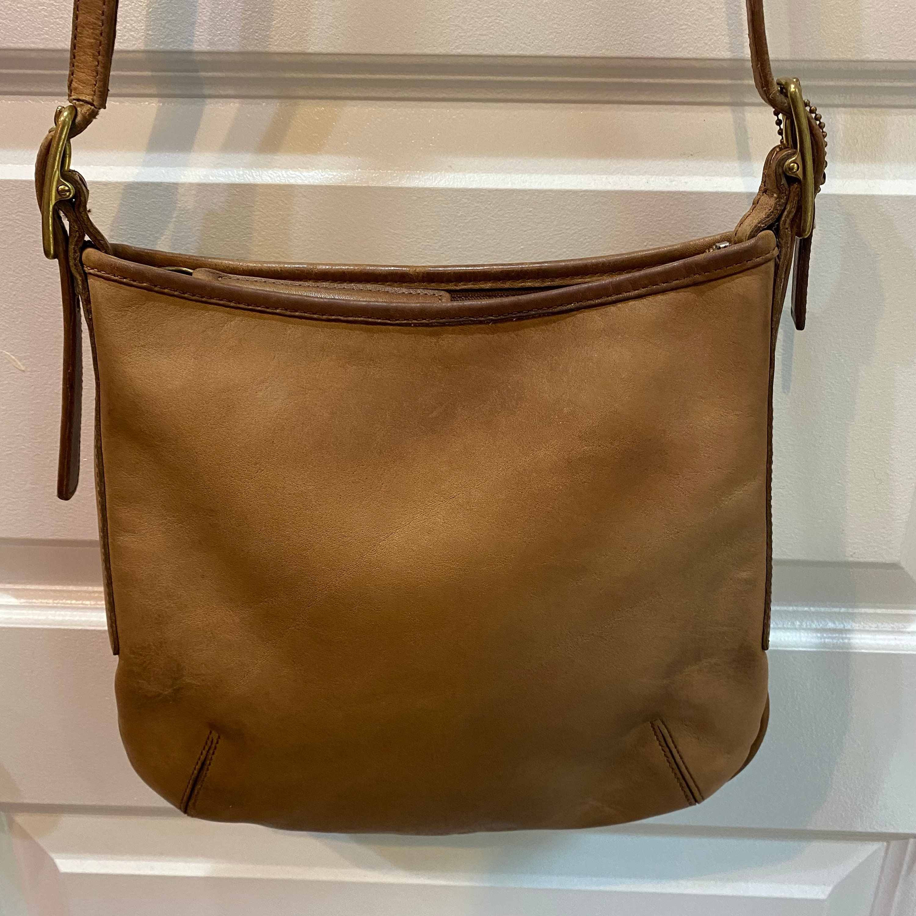 バッグ Old Coach Brown Leather Shoulder Bag Old Coach Shoulder Bag Leather Brown Vintage Ladies Made in
