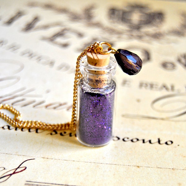 Sautoir pendentif bouteille remplie paillettes violettes, collier bouteille, sautoir bouteille, pendentif fiole