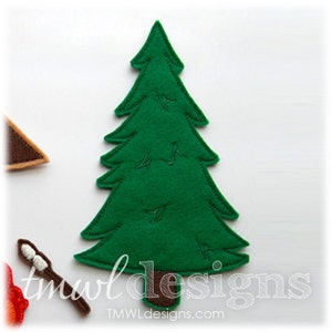 Puede incluir: Árbol de Navidad de fieltro verde con un tronco de fieltro marrón. El árbol está decorado con copos de nieve de fieltro blanco.