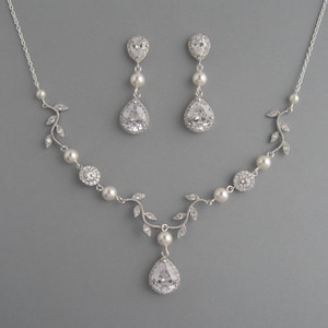 Swarovski Pearl Bridal Jewelry Set: Teardrop Zircon, Rhodium Plated