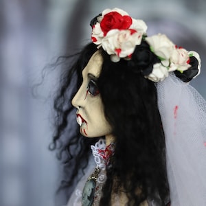 Poupée victorienne effrayante Bloody Bride, fantôme de vampire fait main, poupée effrayante, poupée hantée, poupée gothique OOAK