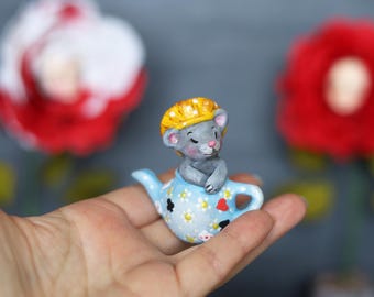 不思議の国のアリス（ヤマネ）。手作りポリマークレイ製アクション