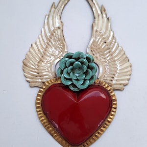 Coração Artesanal com Asas e Rosa em Vermelho e Menta, Decoração de Parede em Lata Ex-Voto, Enfeite Milagros, Enfeite de Coração e Asas, Presente para Mãe, Ela
