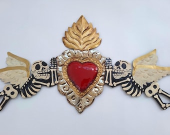Ángeles/esqueletos grandes del Día de los Muertos con un corazón, decoración de pared artesanal, símbolo del amor eterno, arte popular mexicano, San Valentín