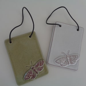 Targhe smaltate da giardino / Tessere identificative / Terracotta smaltata / Farfalle / Tavolo da fattoria / Targhe per erbe aromatiche / Estate / SET da 2