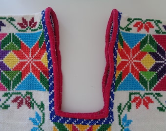 Huipil bordado a mano: decoración de pared mexicana en punto de