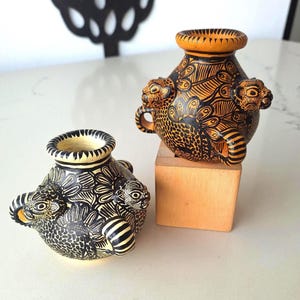 Pequeñas macetas decorativas de barro hechas a mano en Chiapas, únicas en su tipo, para decorar repisas.