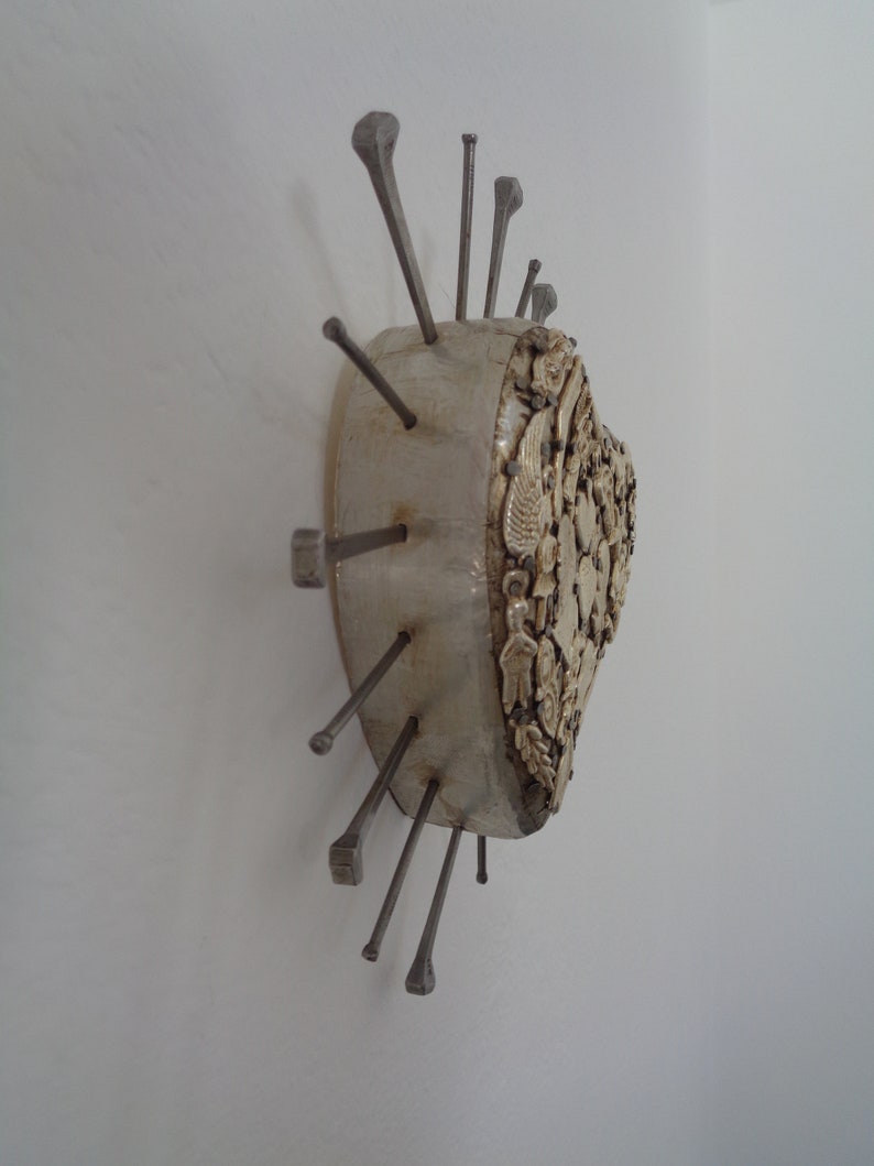 Exvoto del Sagrado Corazón: Corazón de Madera Milagros de Plata con Clavos, Decoración de Pared, San Valentín imagen 6