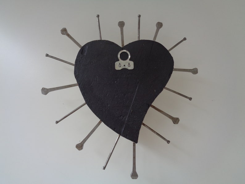 Exvoto del Sagrado Corazón: Corazón de Madera Milagros de Plata con Clavos, Decoración de Pared, San Valentín imagen 10