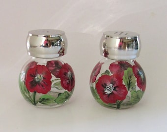 Poppy Salt and Pepper Shakers, Floral Kitchen Table Decor, Hand-painted Red Poppy Flowers Glass Shaker Set