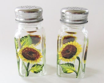 Sunflower Salt and Pepper Shakers, Floral Kitchen Decor, Hand-painted Flowers Glass Shaker, Yellow Sunflowers Decor