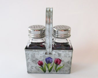 Tulip Salt and Pepper Shakers with Metal Holder, Farmhouse Kitchen Decor, Hand-painted Flowers Glass Shaker Set, Purple Tulip Decor
