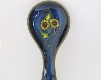 Hand-painted Dark Blue Sunflowers Spoon Rest, Yellow Sun Flowers on Navy Floral Kitchen Decor, Flowered Cooking Serving Utensil Holder