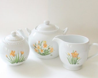 Hand-painted Daffodil Teapot, Creamer and Sugar Bowl Set, Painted Yellow Daffodils, Floral Tea Server, House Warming Gift, Painted Flowers