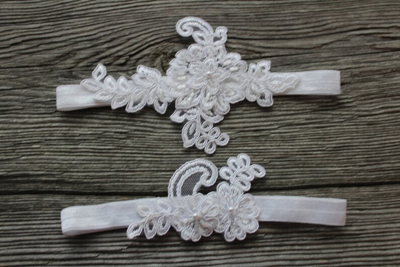 Garter Set White Vines